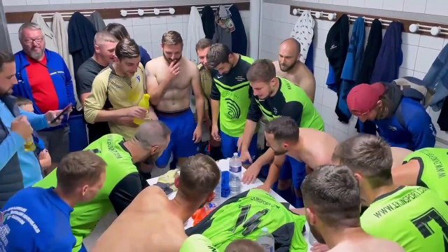 La joie du vestiaire après la qualification pour le second tour de la coupe de France