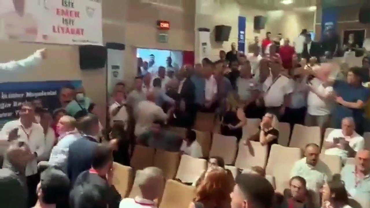 CHP Gebze ilçe kongresinde kavga! Küfür ve hakaretler havada uçuştu