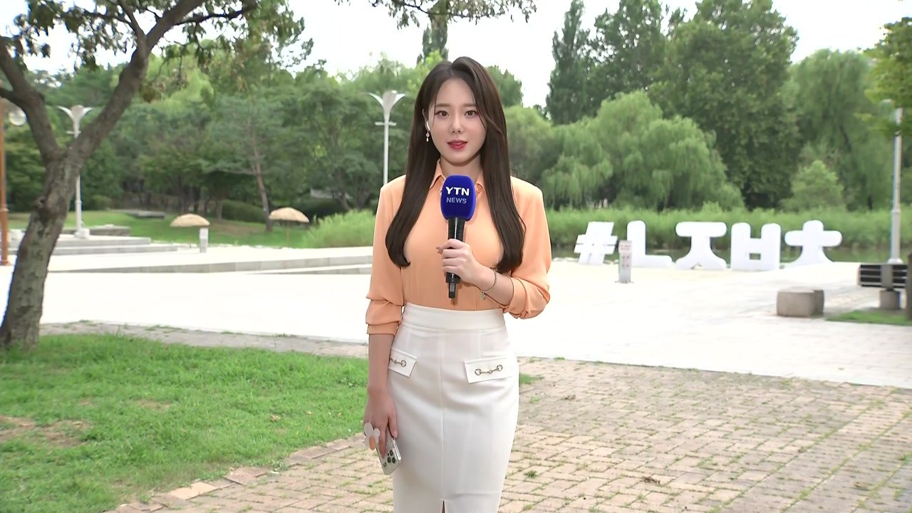 [날씨] 오늘도 습도 높은 무더위 기승...중부 강한 소나기 유의 / YTN