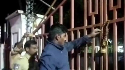 నిర్మల్: అర్ధరాత్రి ఏలేటి మహేష్ రెడ్డి ఇంటి వద్ద ఉద్రిక్తత..!