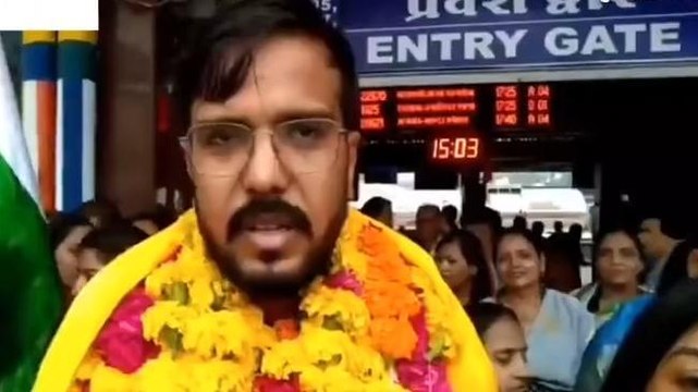 रतलाम: यूरोप की सबसे ऊंची चोटी पर लहराया तिरंगा, दंपति का हुआ भव्य स्वागत