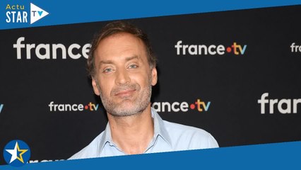 Augustin Trapenard amoureux  photo pleine d'amour avec son charmant compagnon, avec qui il a emména