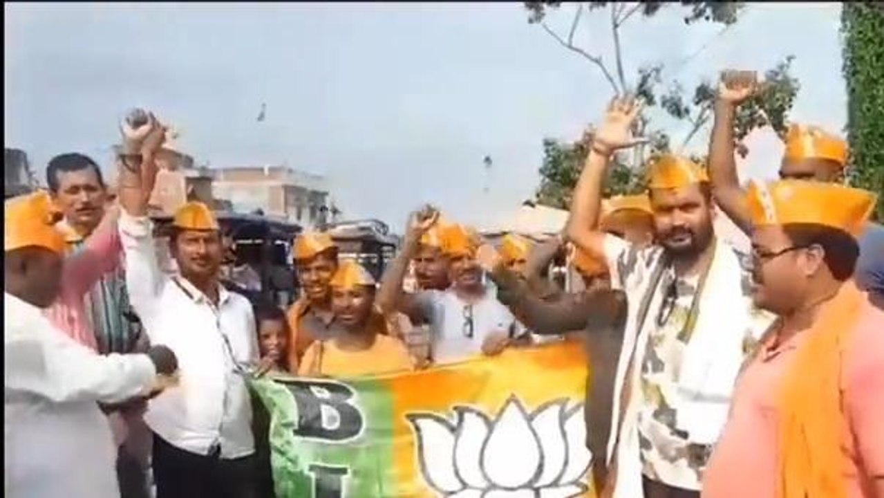दरभंगा: हरि सहनी के विधान परिषद के नेता प्रतिपक्ष बनाये जाने पर मनाया जश्न