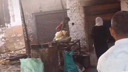 एटा: हलवाई की दुकान में अराजक तत्वों ने लगाई आग, मचा तहलका