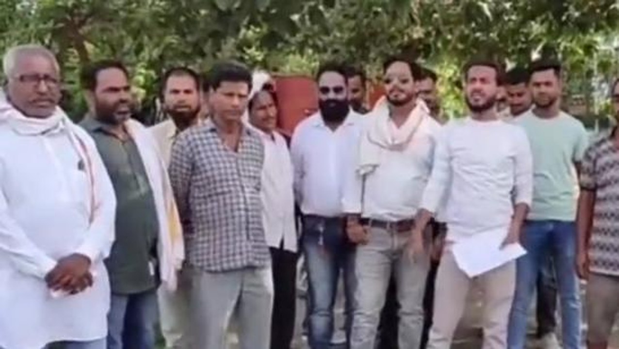 मंडला: यात्री प्रतीक्षालय पर दबंगों का कब्जा,ग्रामीणों में दिखा आक्रोश