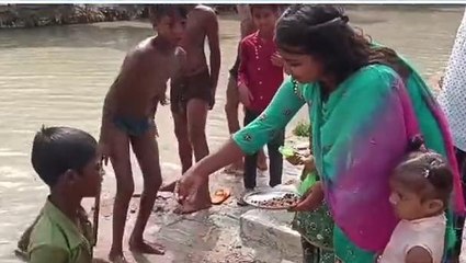 कानपुर: नाग पंचमी के दिन निभाई जाती है अनूठी परंपरा,नदी में गुड़ियाओं की हुई ठुकाई