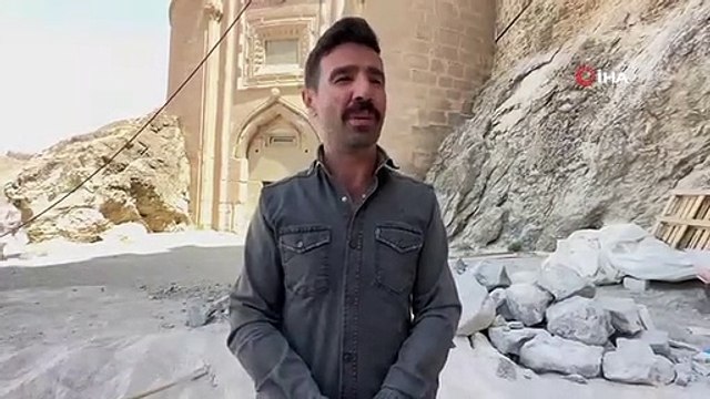 Hoşap Kalesi'nde restorasyon çalışmaları devam ediyor