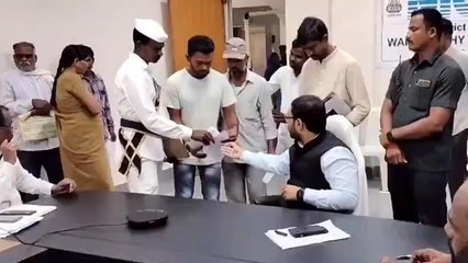 వనపర్తి: ప్రజావాణిలో నేరుగా ఫిర్యాదుదారులతో మాట్లాడిన కలెక్టర్