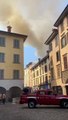 Bergamo Alta, incendio all?ultimo piano di un palazzo: colonna di fumo visibile da tutta la citt?