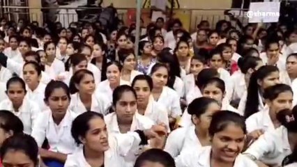 उच्च शिक्षा की फजीयत: बीएससी नर्सिंग छात्र-छात्राएं 3 साल से एक ही क्लास में, देखिए मामला