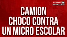 Camión chocó contra un micro escolar: hay cuatro muertos y 12 heridos