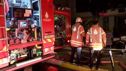 Kadıköy'de Yangında Balkonda Mahsur Kalan Çift Kendini Boşluğa Bıraktı