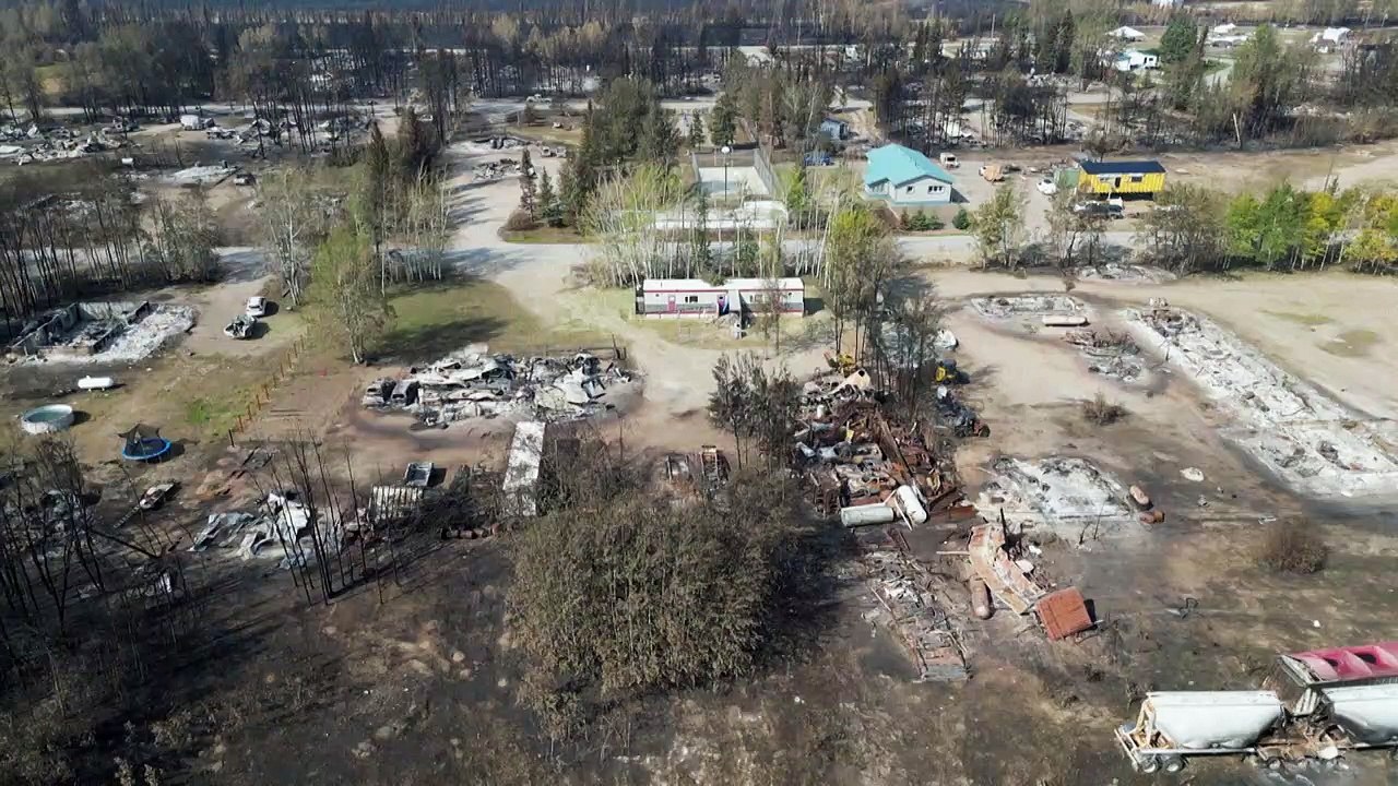 Waldbrand löscht Ortschaft in Kanada aus