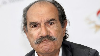 GALA VIDEO - Gérard Hernandez, fier en évoquant son épouse Micheline, 93 ans : “C’est Robocop !”