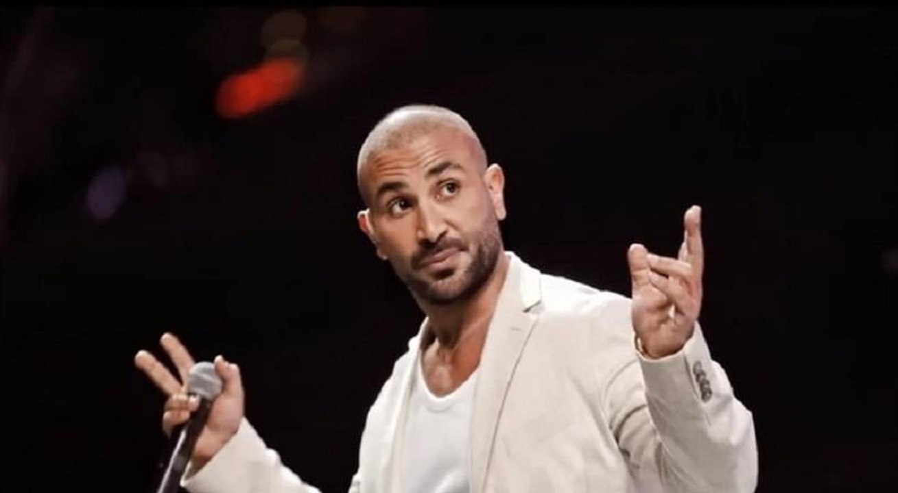 فيديو رقص أحمد سعد مع نجله أحمد على أغنية "دب دب" على المسرح