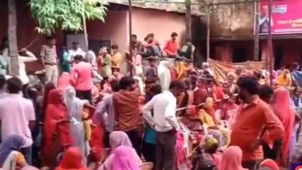 उदयपुर: स्मार्टफोन वितरण शिविर में भारी भीड़, बुलानी पड़ी पुलिस, देखें वीडियो