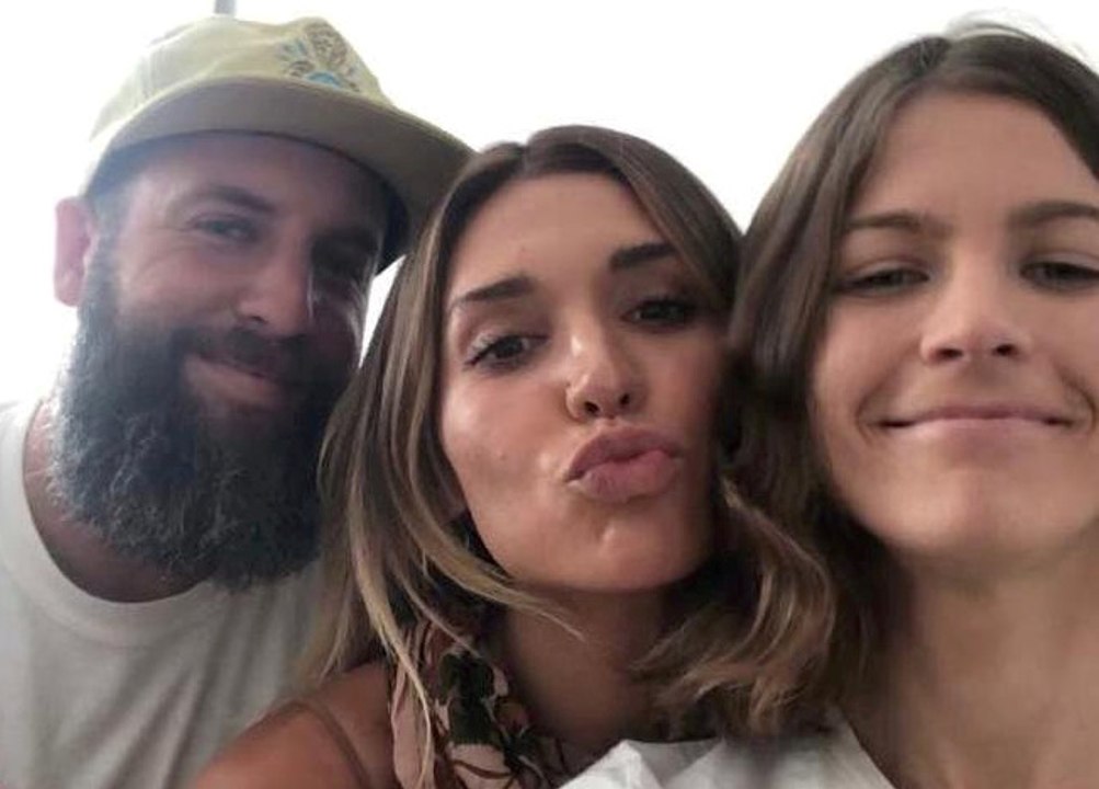 Bisexual Woman Comes Out to Husband and Stays Happily Married to Him Whilst Also Dating a Woman