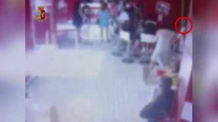 Borseggiano turisti in centro a Milano, la polizia li arresta