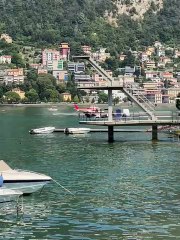 Como, si tuffa nel lago al Tempio Voltiano: 21enne gravissimo. I soccorsi in azione