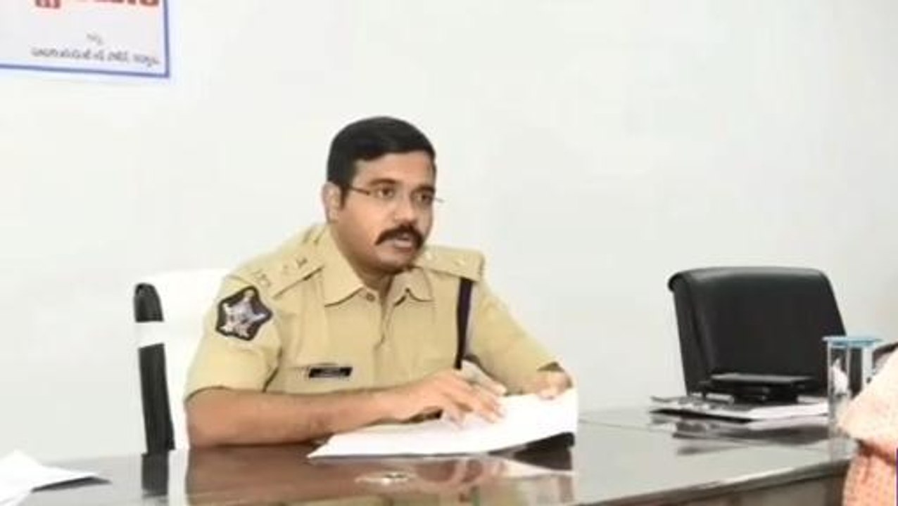 కర్నూలు జిల్లా: ఉద్యోగం ఇప్పిస్తానంటూ రూ.1.50 వ...