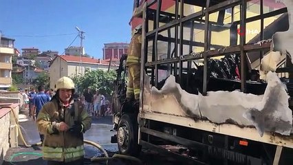 Pendik'te Park Halindeki Nakliye Kamyonu Alev Aldı