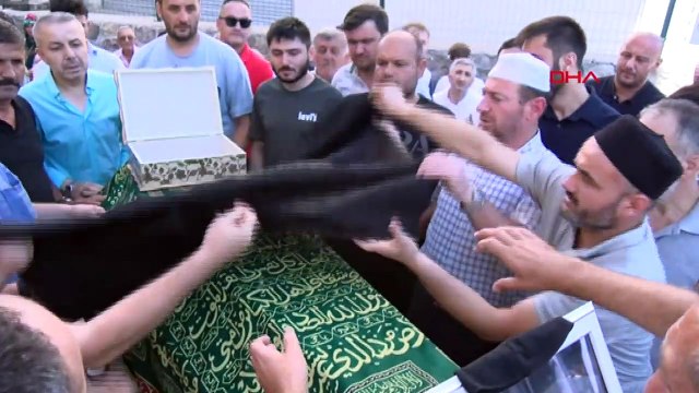 Adalet Bakanı Yılmaz Tunç, trafik kazasında oğlunu kaybeden AK Parti Bartın İl Başkanı Yaşar Arslan ve ailesine taziye ziyaretinde bulundu