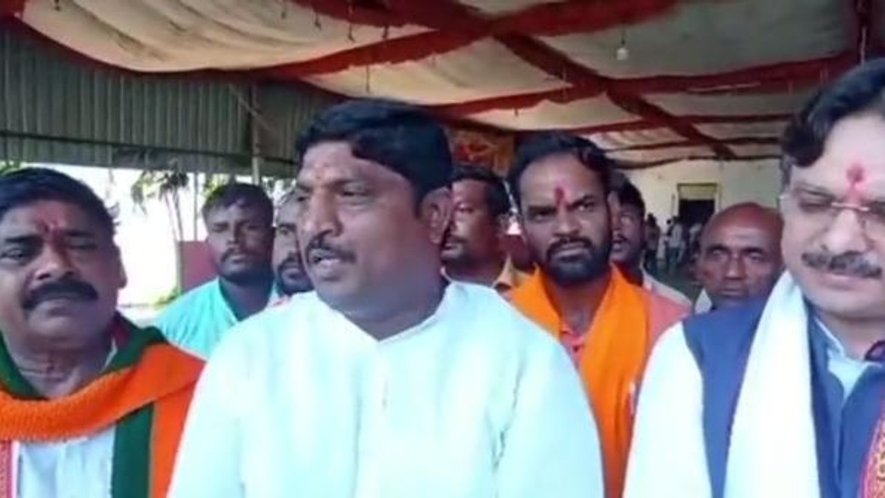 మెదక్: అసెంబ్లీ ప్రవాస్ యోజన కార్యక్రమంలో లక్నో ఎమ్మెల్యే