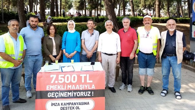 Ömer Faruk Gergerlioğlu, Gebze Emeklilikte Yaşa Takılanlar Derneğinin standını ziyaret etti