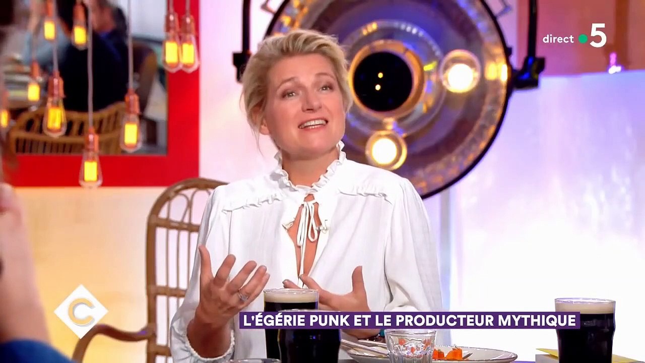 Daphne Guinness dans l'émission "C à Vous"