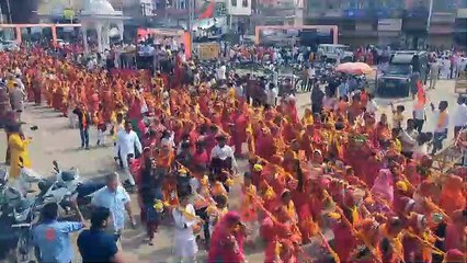 हजारों कांवडिय़ों में महादेव को अभिषेक करने की लगी रही होड़