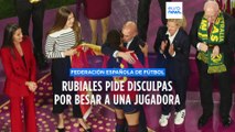 Luis Rubiales pide disculpas por su polémico beso en los labios a Jenni Hermoso