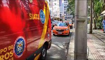 Idoso não percebe manobra de táxi e é atropelado ao lado de praça em Curitiba