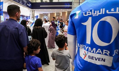 متجر الهلال يبيع قميص نيمار مقابل 3 ملايين ريال في 8 ساعات فقط!