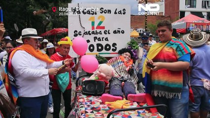 Colombianos levam os colchões para a rua para celebrar "Dia Mundial da Preguiça"