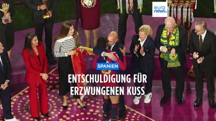 Foulspiel bei Siegerehrung: Rubiales entschuldigt sich für ezwungenen Kuss