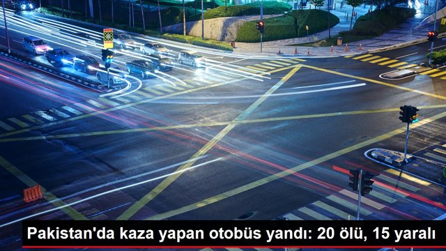 Pakistan'da kaza yapan otobüs yandı: 20 ölü, 15 yaralı