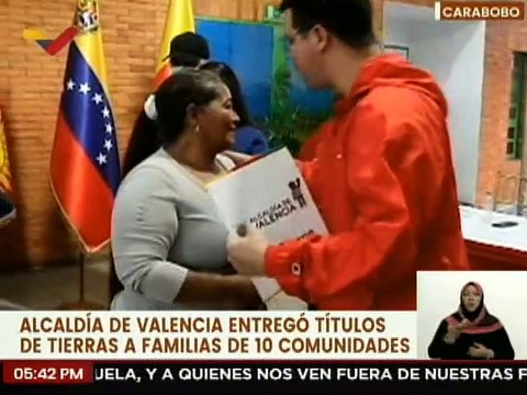 Carabobo | Gobierno Regional entrega títulos de tierras a familias de 10 comunidades