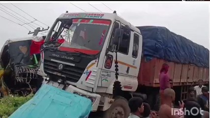 रफ्तार का कहर: बेलगाम ट्रक अनियंत्रित होकर घर में घुसा, आधा दर्जन लोग घायल, देखें वीडियो