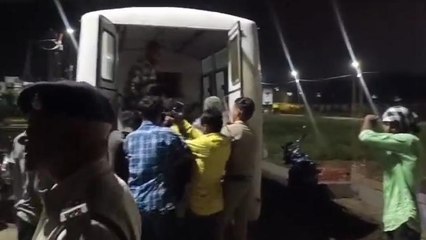 Video herunterladen: देवास: ट्रेन की चपेट में आने से युवक की दर्दनाक मौत, पुलिस करेगी घटना की जांच