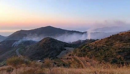 Descargar video: Incendio all'Isola d'Elba, elicotteri in azione per domare le fiamme