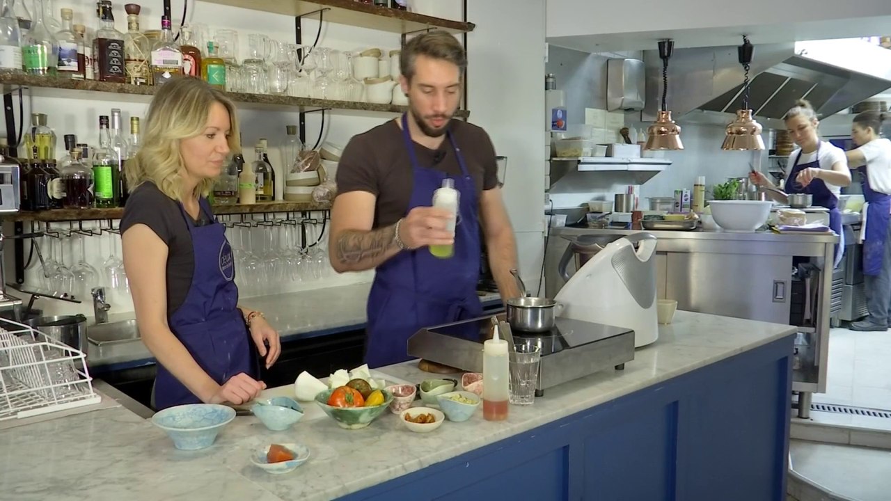 Tomates plein champ, crème de mozzarella, gel d’eau de tomate et crumble, ma recette estivale avec le chef Romain Casas