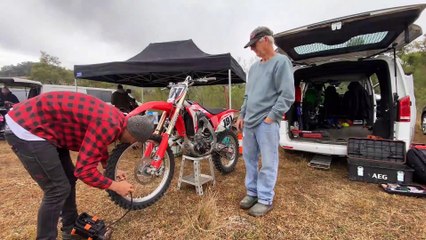 Couple perform world record breaking stunt | Illawarra Mercury