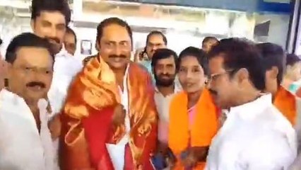 విశాఖపట్నం: జిల్లాకి చేరుకున్న ఆంధ్రప్రదేశ్ మాజీ ముఖ్యమంత్రి