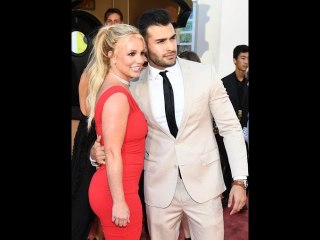 Le mari de Britney Spears brise le silence sur son divorce, tandis que des sources affirment que l