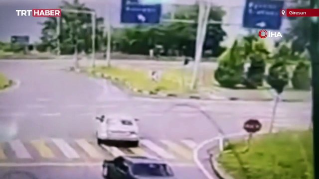 Kırmızı ışık ihlali yapan tır otomobile çarptı