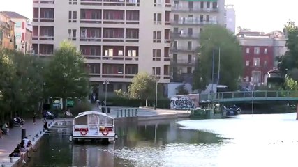 Caldo tropicale a Milano, il video dei tuffi in Darsena