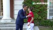 Gélido saludo entre Sánchez y Rubiales durante la recepción a las jugadoras campeonas en Moncloa