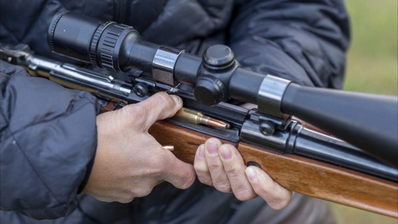 Bei Krähenjagd: 18-Jähriger erschießt versehentlich Bekannten