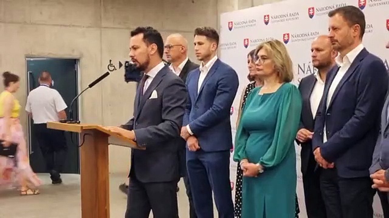 ZÁZNAM: Šeliga označil mimoriadnu schôdzu za pokus Smeru zasahovať do vyšetrovaní