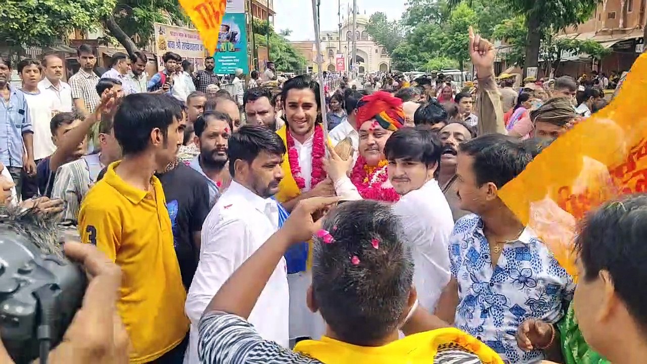 जयकारों के बीच रवाना हुई डिग्गी कल्याणजी की लक्खी पदयात्रा, सड़कों पर उमड़ी आस्था